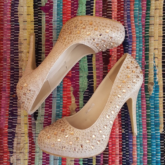 Shoes - Picture 2 of 3